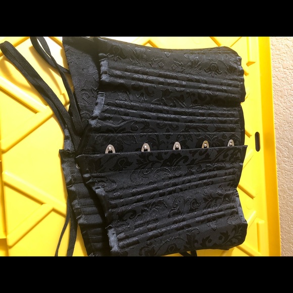 Black Corset - Great Quality - Picture 2 of 4